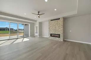 2025 Everett Dr, De Pere, WI 54115 - Photo 3