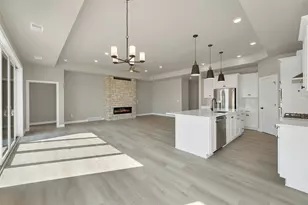 2025 Everett Dr, De Pere, WI 54115 - Photo 9