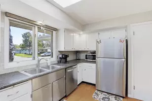 1024 Roberts Ave, Appleton, WI 54914 - Photo 9
