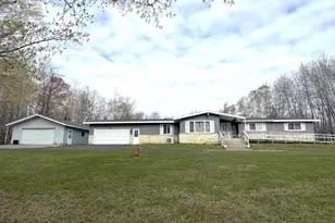 N2813 Bay De Noc Dr, Menominee, MI 49858 - Photo 1