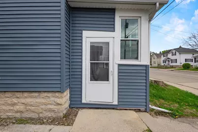 438 9th Avenue, Oshkosh, WI 54901 - Photo 3