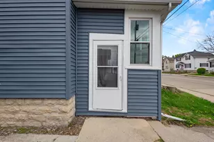 438 W 9th Ave, Oshkosh, WI 54901 - Photo 3