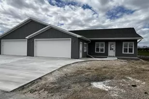 812 Lakeview Ln, Ripon, WI 54971 - Photo 1