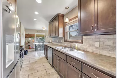 982 Holzer Street, Green Bay, WI 54303 - Photo 5