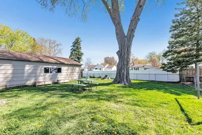982 Holzer Street, Green Bay, WI 54303 - Photo 19