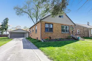 982 Holzer St, Green Bay, WI 54303 - Photo 1