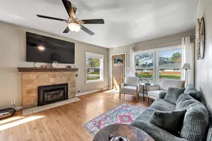 982 Holzer St, Green Bay, WI 54303 - Photo 3
