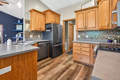 220 East Ridge Street, New London, WI 54961 - Photo 7