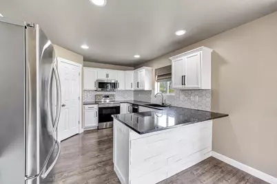 3980 N Parker Way, De Pere, WI 54115 - Photo 7