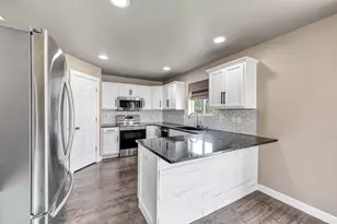 3980 N Parker Way, De Pere, WI 54115 - Photo 7