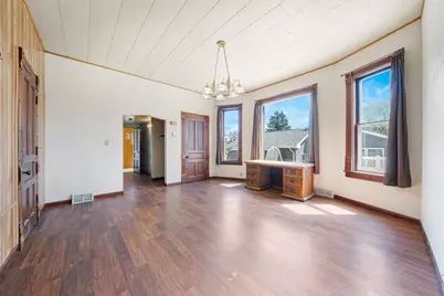 318 W Nye Street, Hortonville, WI 54944 - Photo 5