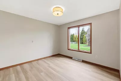 1138 E Capitol Drive, Appleton, WI 54911 - Photo 13