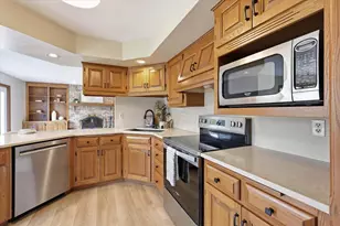 1138 E Capitol Dr, Appleton, WI 54911 - Photo 7