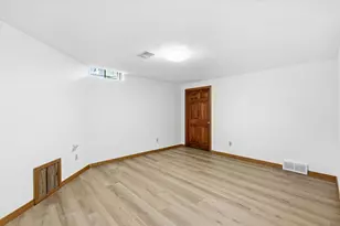 1138 E Capitol Dr, Appleton, WI 54911 - Photo 29