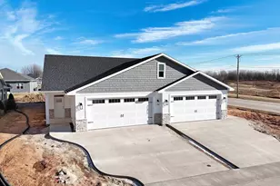 1901 Hidden Hollow Ln, Manitowoc, WI 54220 - Photo 3