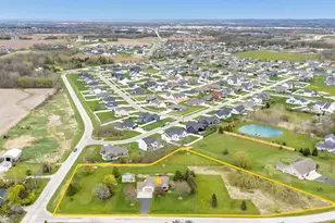 1072 Traboh Ct, De Pere, WI 54115 - Photo 3