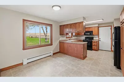 1223 Guns Street, Green Bay, WI 54311 - Photo 9