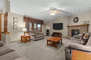 W2572 Colonial Ct, Appleton, WI 54915 - Photo 3