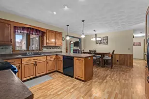 W2572 Colonial Ct, Appleton, WI 54915 - Photo 9