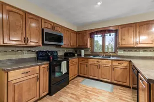 W2572 Colonial Ct, Appleton, WI 54915 - Photo 7