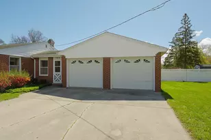 1013 Schwartz St, Green Bay, WI 54302 - Photo 3