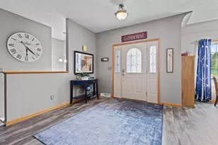 214 Brookwood Dr, Hortonville, WI 54944 - Photo 5