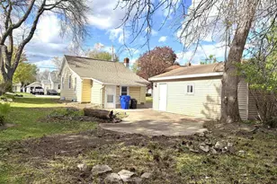 829 W Grant St, Appleton, WI 54914 - Photo 3