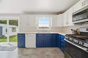 1204 St Agnes Dr, Green Bay, WI 54304 - Photo 9