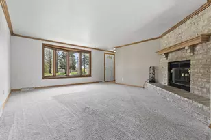 1436 Crestwood Dr, Green Bay, WI 54313 - Photo 3