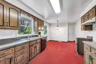 121 St Francis Dr, Green Bay, WI 54301 - Photo 11