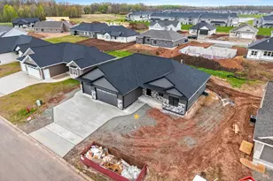 1423 Crossroads Dr, De Pere, WI 54115 - Photo 69