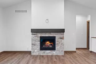 1423 Crossroads Dr, De Pere, WI 54115 - Photo 19