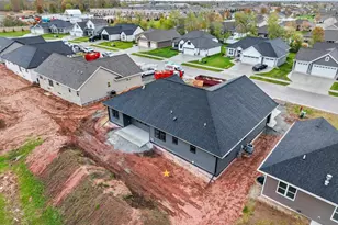 1423 Crossroads Dr, De Pere, WI 54115 - Photo 3