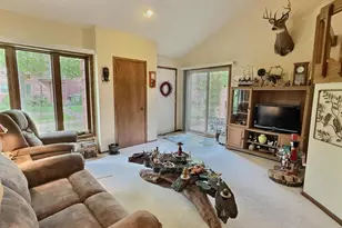 2230 Meadowbrook Ct, Oshkosh, WI 54904 - Photo 5