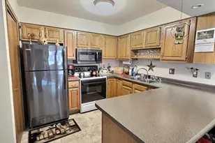 2230 Meadowbrook Ct, Oshkosh, WI 54904 - Photo 3