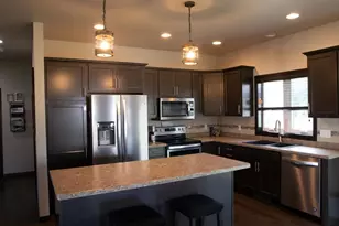 306 Greenbrier Dr, Hortonville, WI 54944 - Photo 5