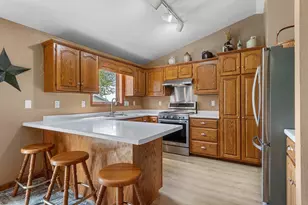 2124 Kensington Ln, Green Bay, WI 54311 - Photo 9