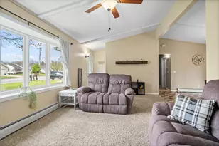 2566 Greenbrier Rd, Green Bay, WI 54311 - Photo 9
