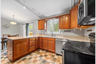 2566 Greenbrier Road, Green Bay, WI 54311 - Photo 5