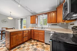 2566 Greenbrier Rd, Green Bay, WI 54311 - Photo 5