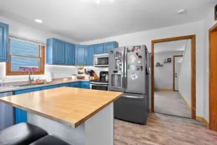 1906 Columbia Ave, Oshkosh, WI 54901 - Photo 5