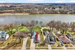 739 Park St, Wrightstown, WI 54180 - Photo 3
