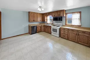 1520 S Ridge Rd, Green Bay, WI 54304 - Photo 7