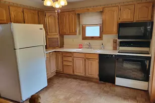 135 E Burnett St, Beaver Dam, WI 53916 - Photo 9