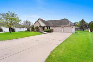 821 Ash St, Green Bay, WI 54313 - Photo 3