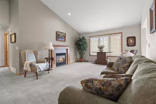 394 Woodfield Dr, Green Bay, WI 54313 - Photo 13