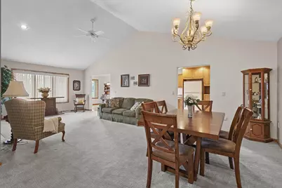 394 Woodfield Drive, Green Bay, WI 54313 - Photo 9