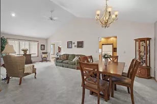 394 Woodfield Dr, Green Bay, WI 54313 - Photo 9