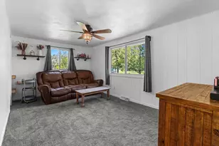 1842 N Oakwood Rd, Oshkosh, WI 54904 - Photo 13