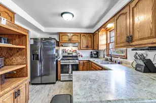 1651 Debra Ln, Green Bay, WI 54302 - Photo 7